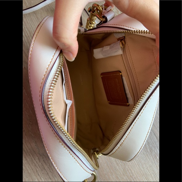 Coach signature camera crossbody with rose design - Picture 9 of 11